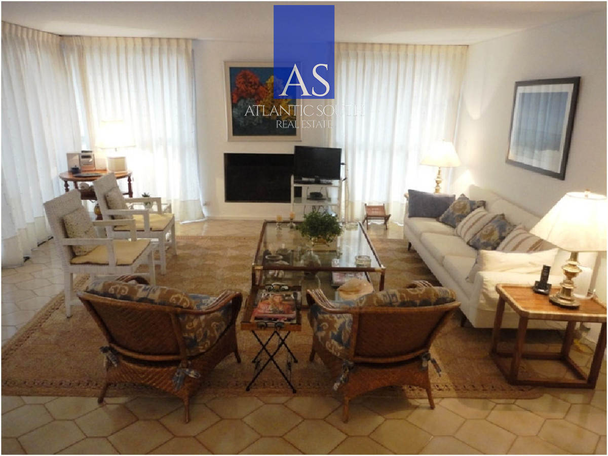 Apartamento ID.4274 - Planta de excelPenínsula ente categoría en Venta – Edificio Brioni, Punta del Este