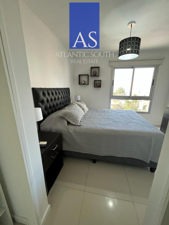 Apartamento ID.4198 - Ed . con servicios, 2 dormitorios con parrillero
