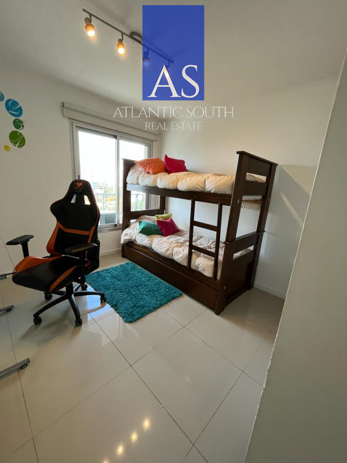 Apartamento ID.4198 - Ed . con servicios, 2 dormitorios con parrillero