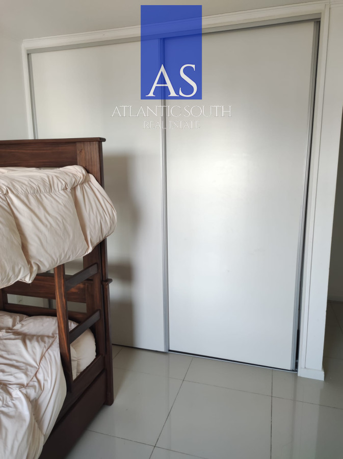 Apartamento ID.4198 - Ed . con servicios, 2 dormitorios con parrillero