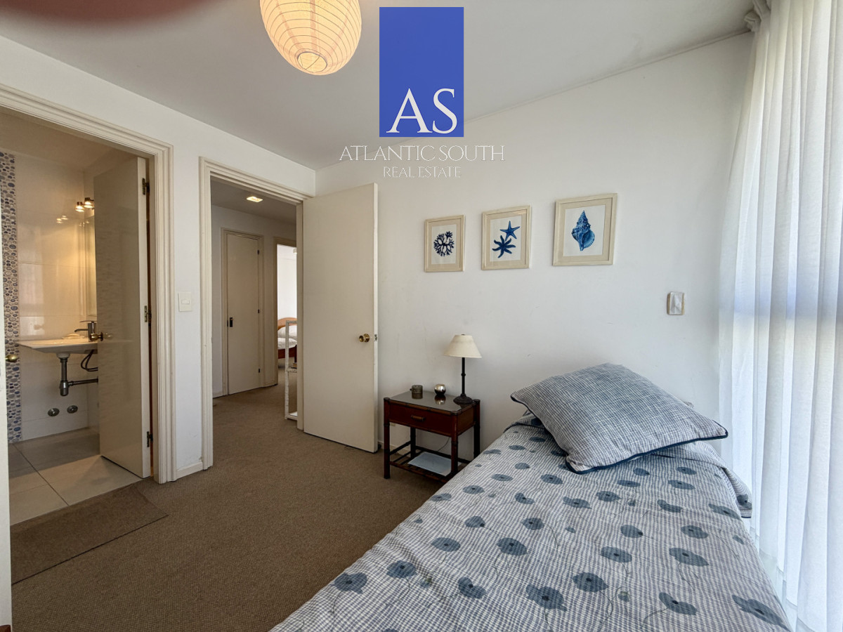 Apartamento ID.4274 - Planta de categroría en Península vista al mar 3 dormitorios Punta del Este