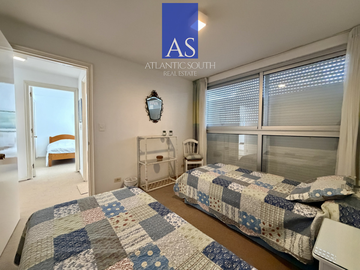 Apartamento ID.4274 - Planta de categroría en Península vista al mar 3 dormitorios Punta del Este