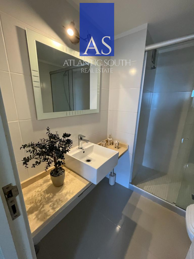 Apartamento ID.4198 - Ed . con servicios, 2 dormitorios con parrillero