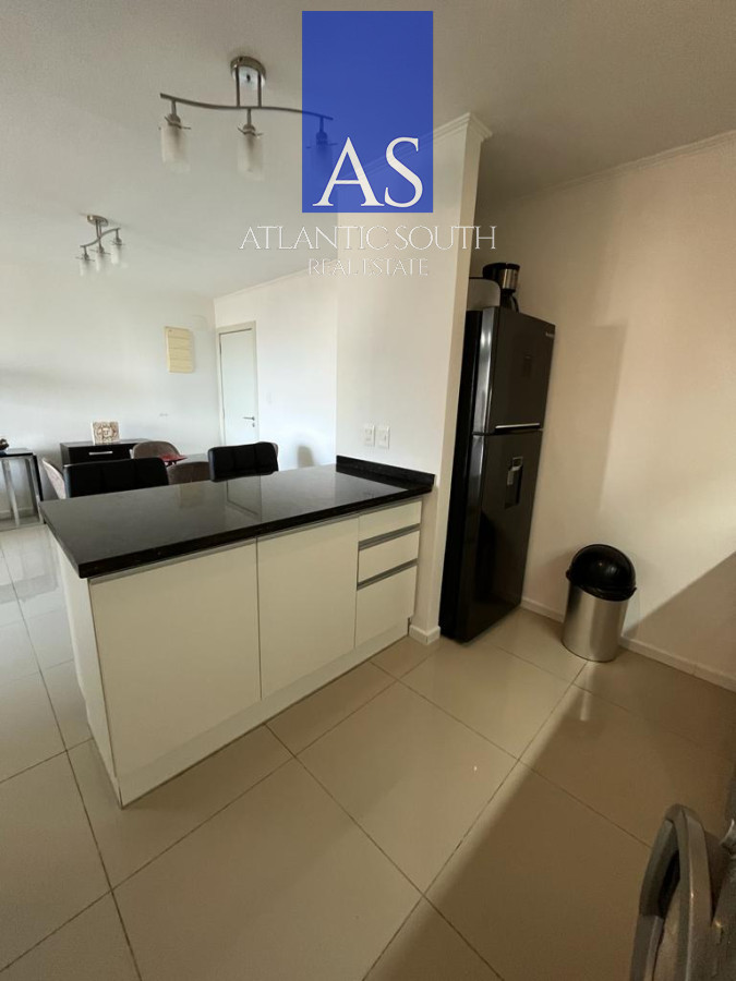 Apartamento ID.4198 - Ed . con servicios, 2 dormitorios con parrillero