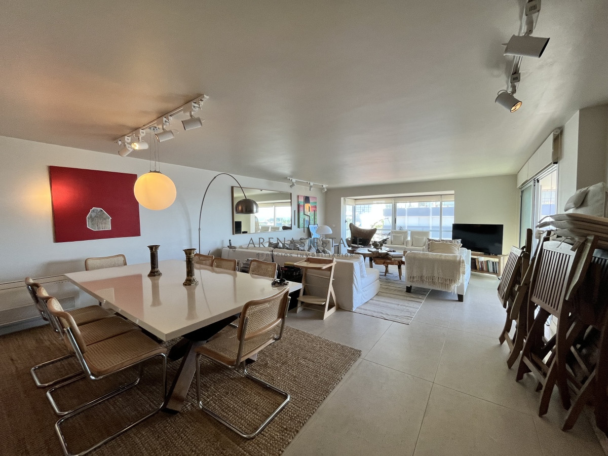 Apartamento ID.2515 - Apartamento en venta de 3 dormitorios en Punta del Este 