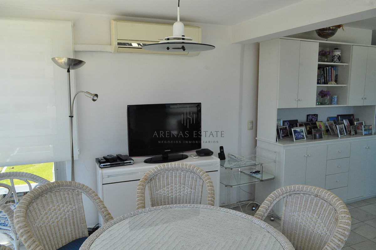 Apartamento ID.2321 - Apartamento en venta de 3 dormitorios en primera linea de la Mansa , Punta del Este 