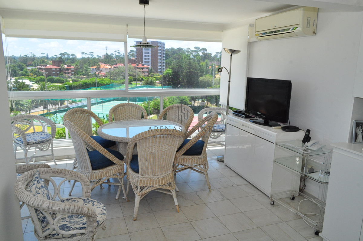 Apartamento ID.2321 - Apartamento en venta de 3 dormitorios en primera linea de la Mansa , Punta del Este 