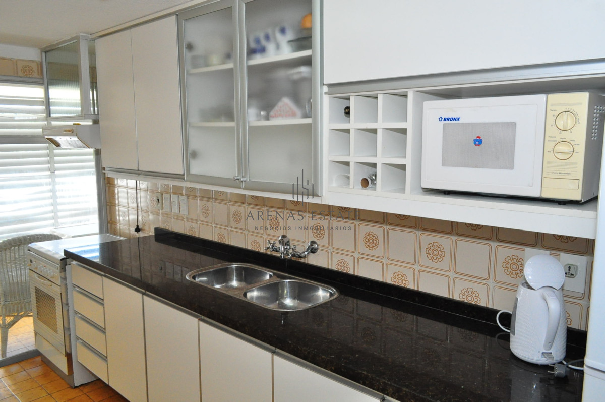 Apartamento ID.2321 - Apartamento en venta de 3 dormitorios en primera linea de la Mansa , Punta del Este 