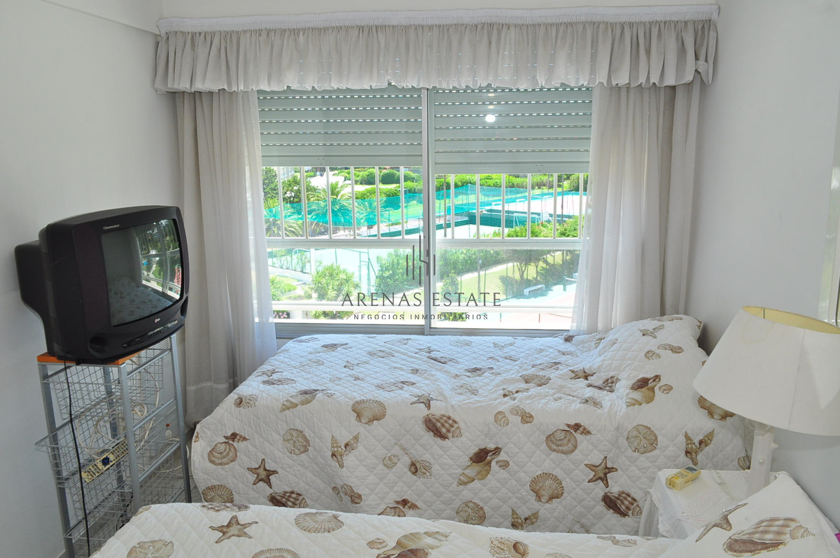 Apartamento ID.2321 - Apartamento en venta de 3 dormitorios en primera linea de la Mansa , Punta del Este 