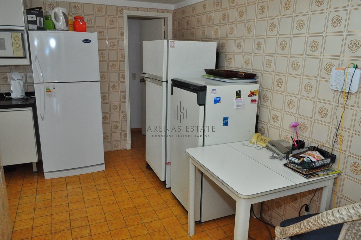 Apartamento ID.2321 - Apartamento en venta de 3 dormitorios en primera linea de la Mansa , Punta del Este 