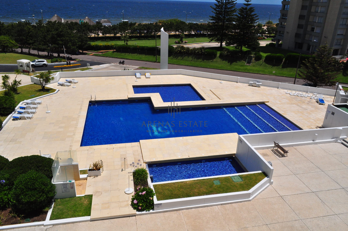 Apartamento ID.2321 - Apartamento en venta de 3 dormitorios en primera linea de la Mansa , Punta del Este 