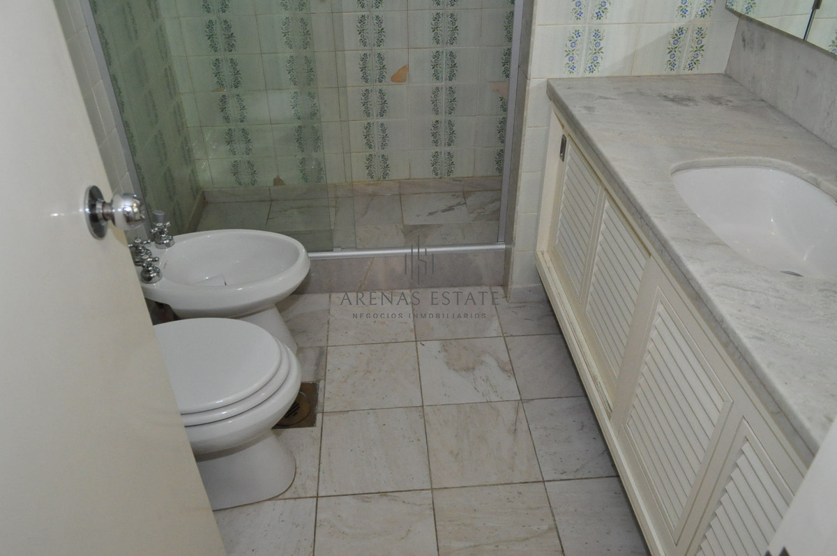 Apartamento ID.2321 - Apartamento en venta de 3 dormitorios en primera linea de la Mansa , Punta del Este 