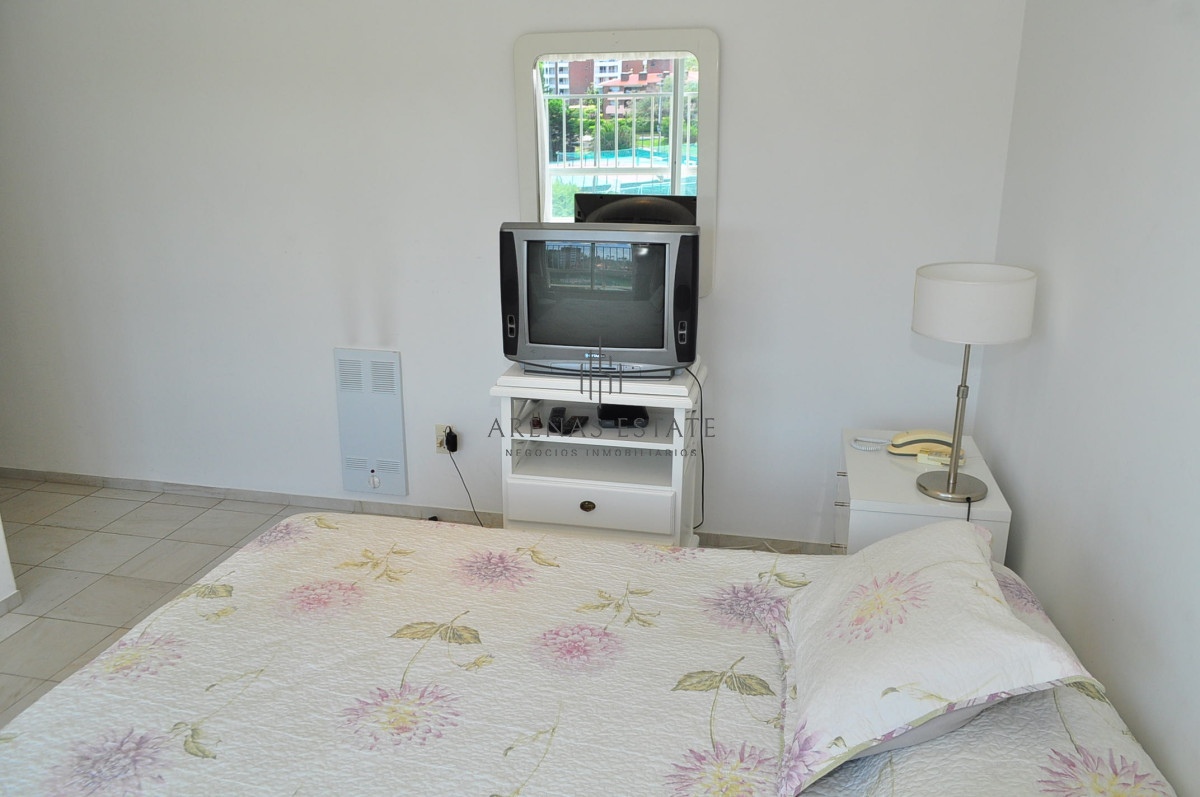 Apartamento ID.2321 - Apartamento en venta de 3 dormitorios en primera linea de la Mansa , Punta del Este 