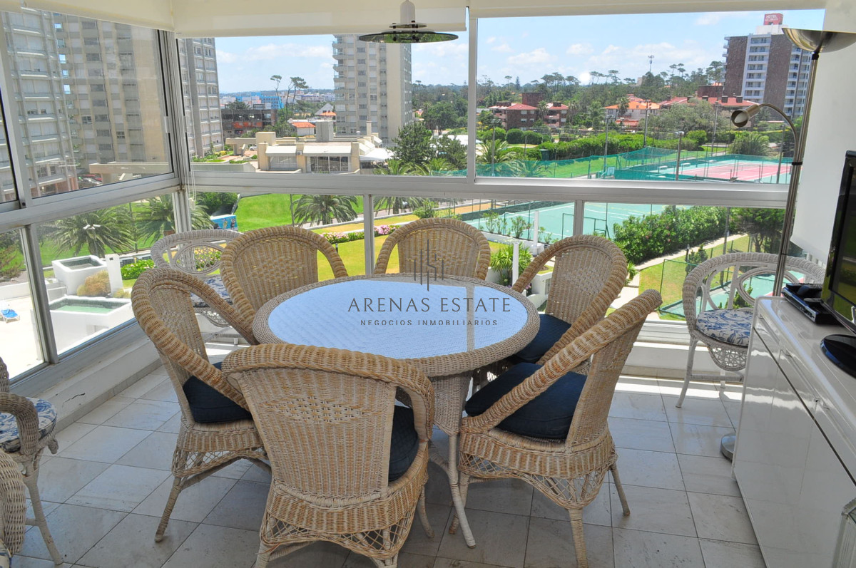 Apartamento ID.2321 - Apartamento en venta de 3 dormitorios en primera linea de la Mansa , Punta del Este 