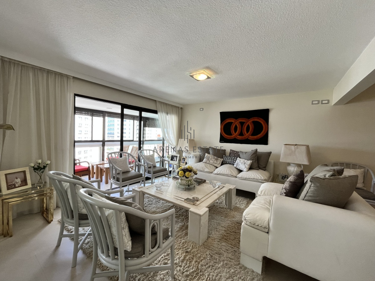 Apartamento ID.2277 - Apartamento de 3 dormitorios en venta en Punta del Este