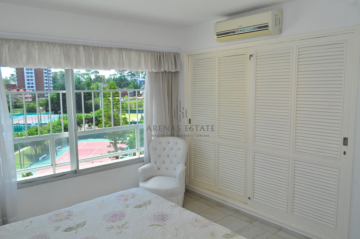 Apartamento ID.2321 - Apartamento en venta de 3 dormitorios en primera linea de la Mansa , Punta del Este 
