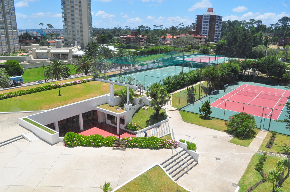 Apartamento ID.2321 - Apartamento en venta de 3 dormitorios en primera linea de la Mansa , Punta del Este 