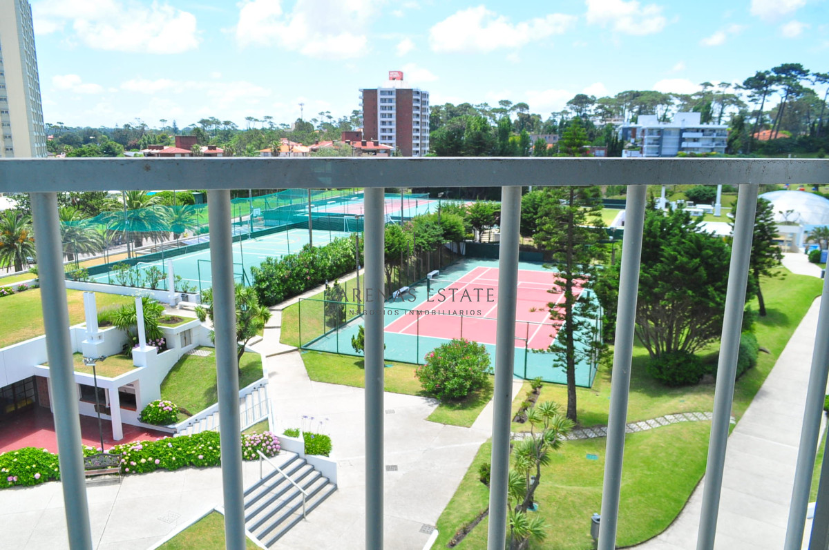Apartamento ID.2321 - Apartamento en venta de 3 dormitorios en primera linea de la Mansa , Punta del Este 