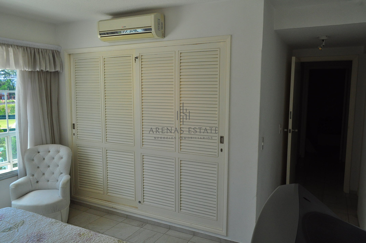 Apartamento ID.2321 - Apartamento en venta de 3 dormitorios en primera linea de la Mansa , Punta del Este 