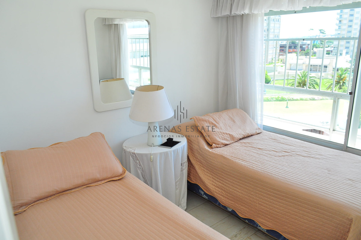 Apartamento ID.2321 - Apartamento en venta de 3 dormitorios en primera linea de la Mansa , Punta del Este 