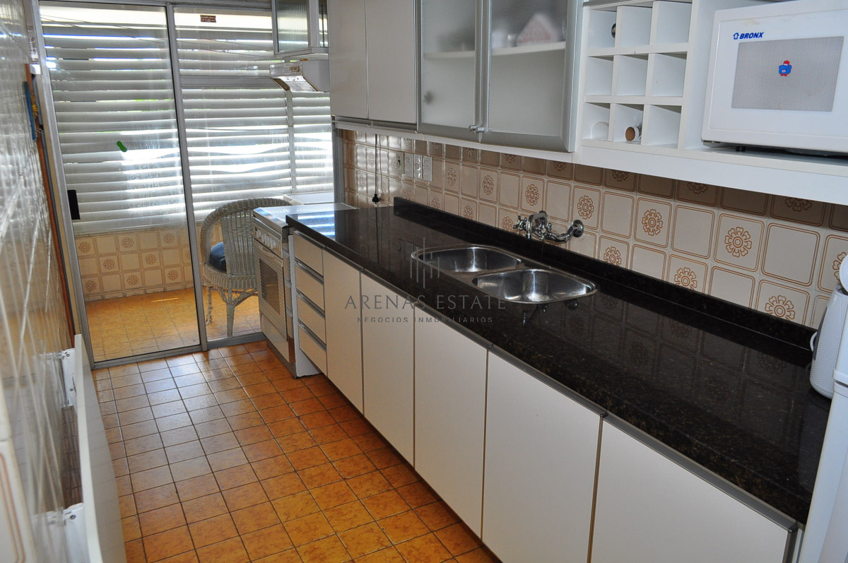 Apartamento ID.2321 - Apartamento en venta de 3 dormitorios en primera linea de la Mansa , Punta del Este 