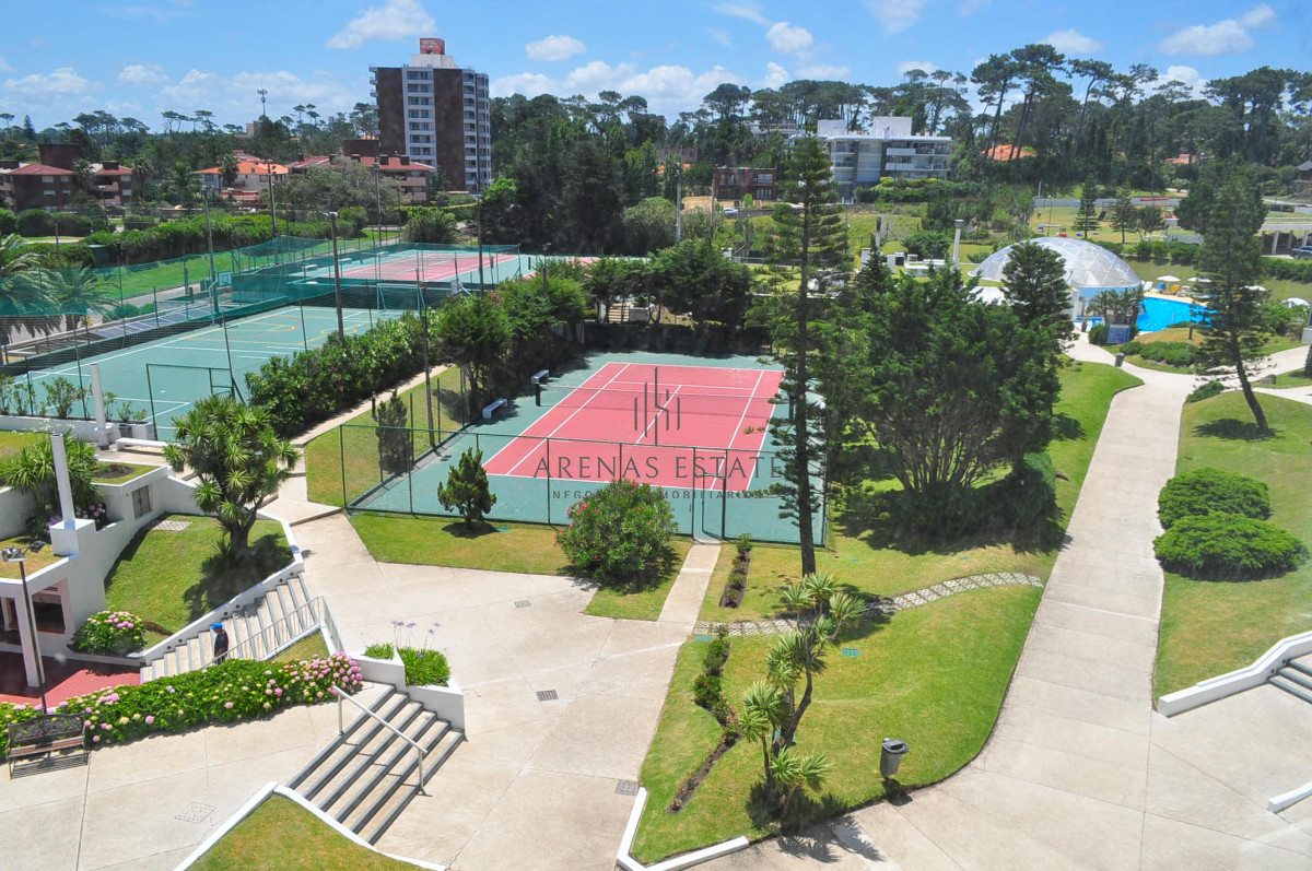 Apartamento ID.2321 - Apartamento en venta de 3 dormitorios en primera linea de la Mansa , Punta del Este 