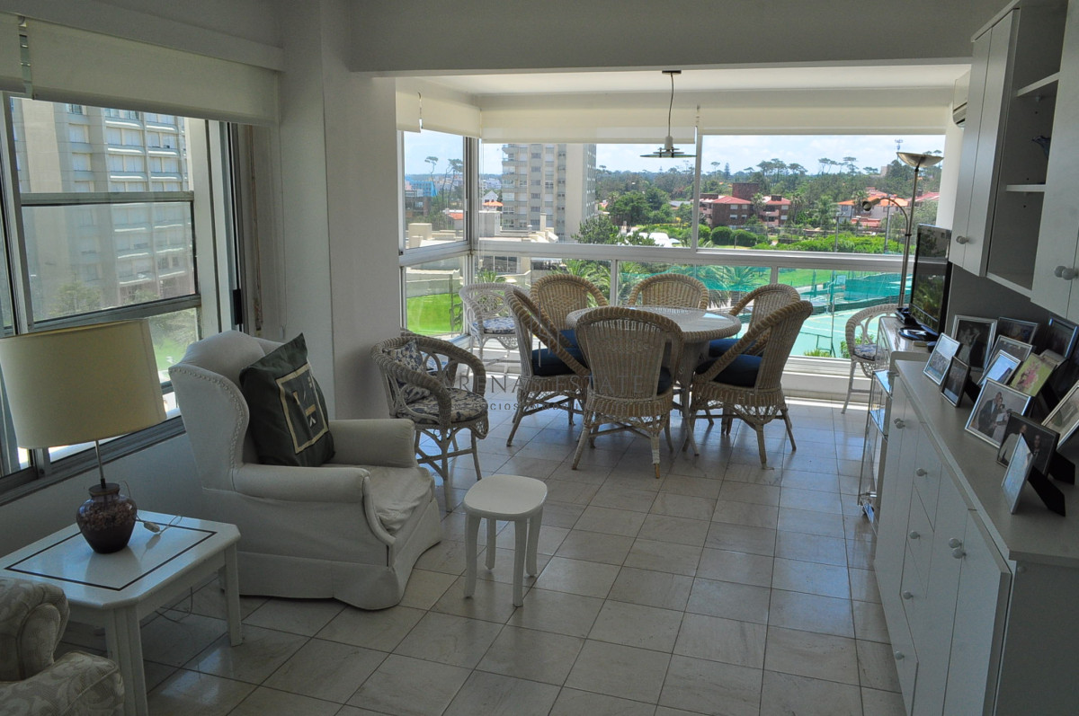 Apartamento ID.2321 - Apartamento en venta de 3 dormitorios en primera linea de la Mansa , Punta del Este 