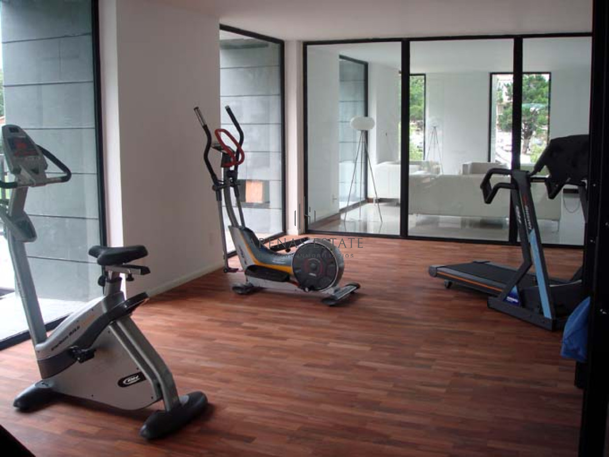 Apartamento ID.2401 - Apartamento de 3 dormitorios en venta sobre Roosevelt , Punta del Este 
