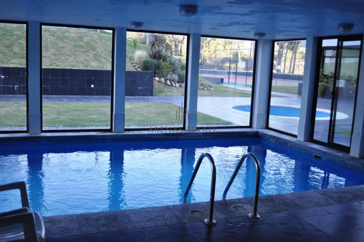 Apartamento ID.2401 - Apartamento de 3 dormitorios en venta sobre Roosevelt , Punta del Este 