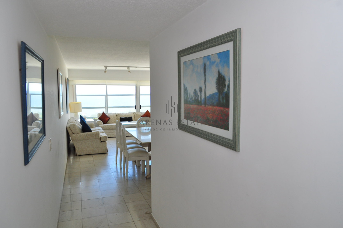 Apartamento ID.2321 - Apartamento en venta de 3 dormitorios en primera linea de la Mansa , Punta del Este 