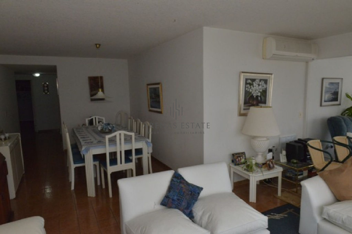Apartamento ID.2322 - Apartamento en venta de 3 dormitorios en primera linea de la Mansa 