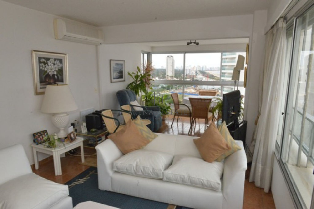 Apartamento ID.2322 - Apartamento en venta de 3 dormitorios en primera linea de la Mansa 