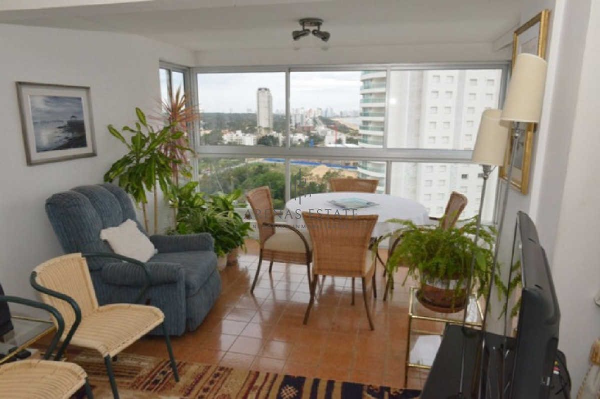 Apartamento ID.2322 - Apartamento en venta de 3 dormitorios en primera linea de la Mansa 