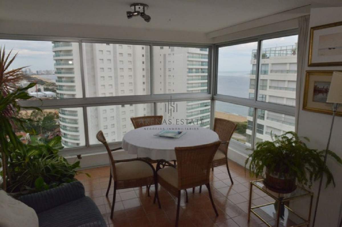 Apartamento ID.2322 - Apartamento en venta de 3 dormitorios en primera linea de la Mansa 