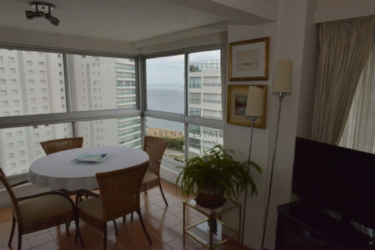 Apartamento ID.2322 - Apartamento en venta de 3 dormitorios en primera linea de la Mansa 