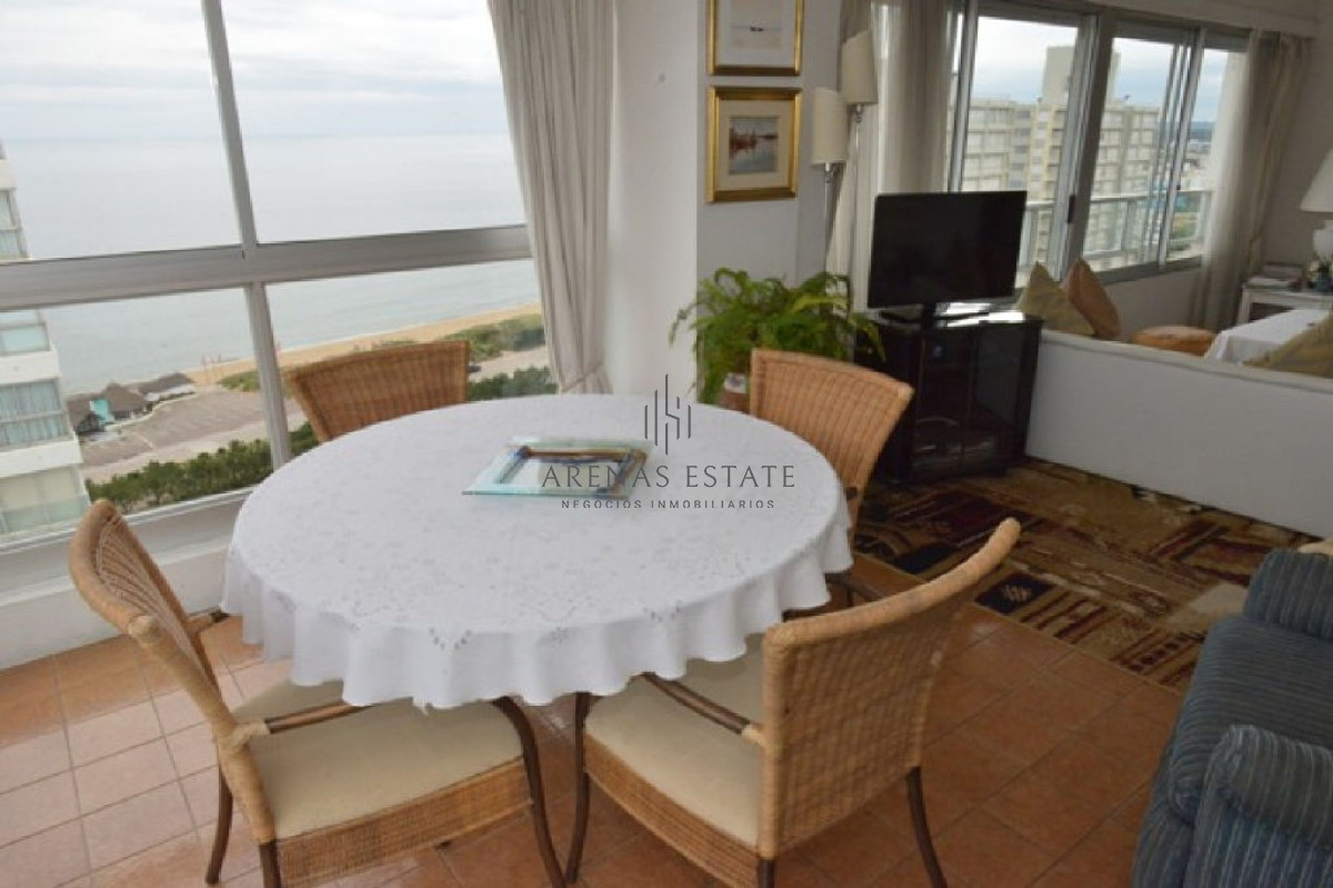 Apartamento ID.2322 - Apartamento en venta de 3 dormitorios en primera linea de la Mansa 
