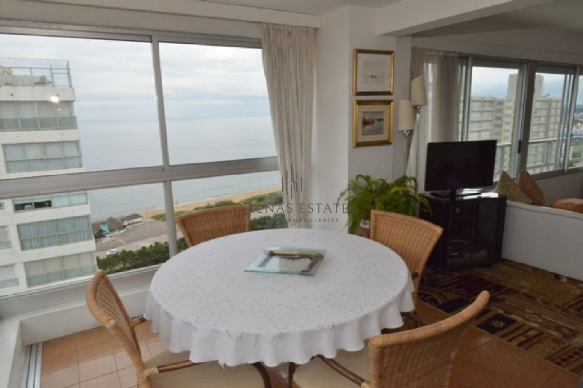 Apartamento ID.2322 - Apartamento en venta de 3 dormitorios en primera linea de la Mansa 