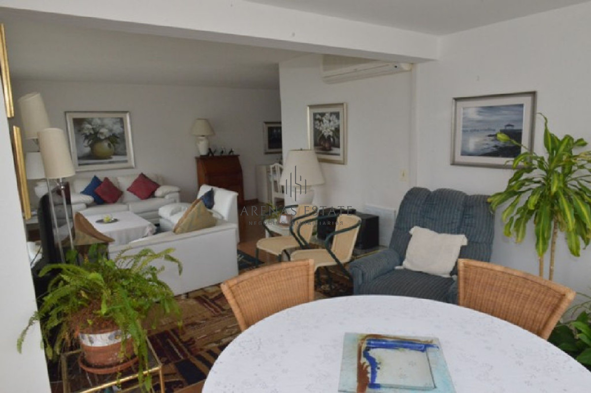 Apartamento ID.2322 - Apartamento en venta de 3 dormitorios en primera linea de la Mansa 