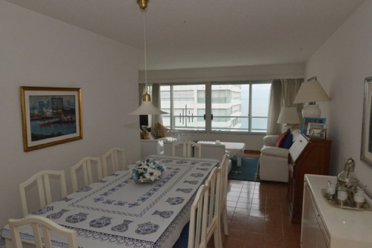 Apartamento ID.2322 - Apartamento en venta de 3 dormitorios en primera linea de la Mansa 
