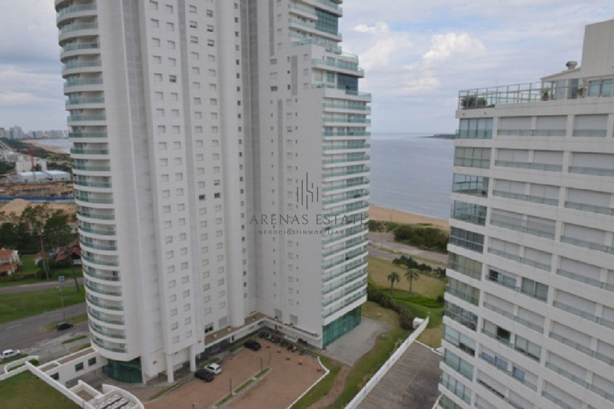 Apartamento ID.2322 - Apartamento en venta de 3 dormitorios en primera linea de la Mansa 