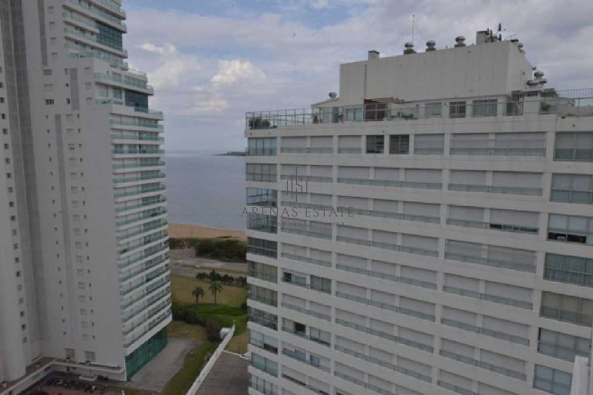 Apartamento ID.2322 - Apartamento en venta de 3 dormitorios en primera linea de la Mansa 