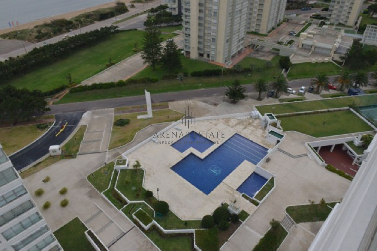 Apartamento ID.2322 - Apartamento en venta de 3 dormitorios en primera linea de la Mansa 