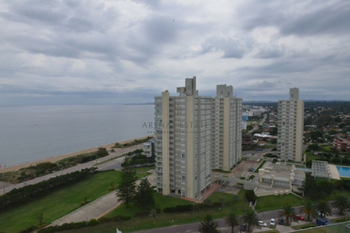 Apartamento ID.2322 - Apartamento en venta de 3 dormitorios en primera linea de la Mansa 