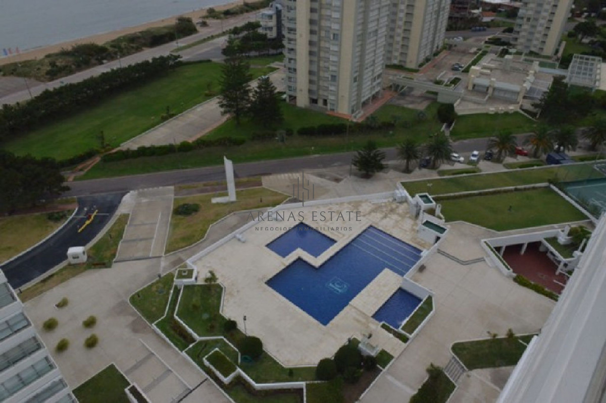 Apartamento ID.2322 - Apartamento en venta de 3 dormitorios en primera linea de la Mansa 