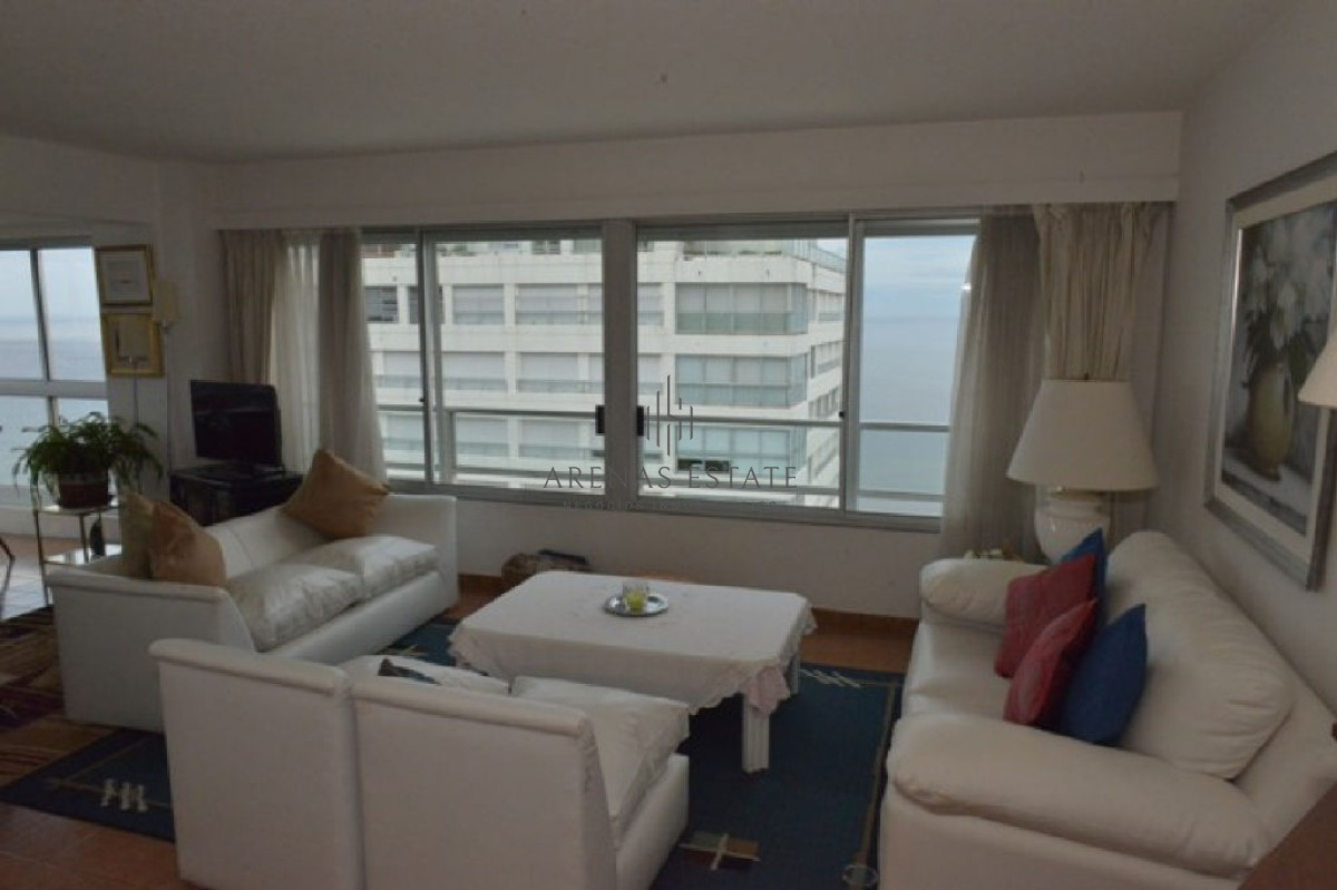 Apartamento ID.2322 - Apartamento en venta de 3 dormitorios en primera linea de la Mansa 