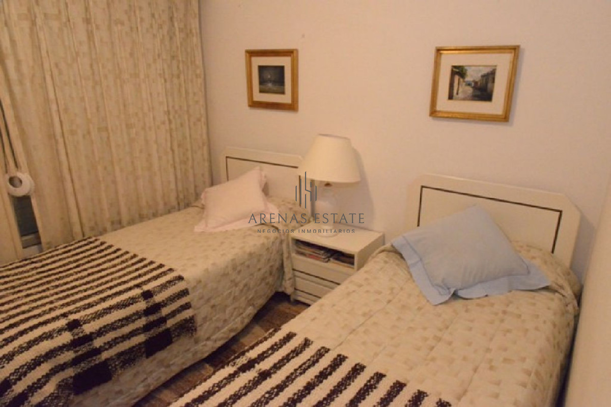 Apartamento ID.2322 - Apartamento en venta de 3 dormitorios en primera linea de la Mansa 