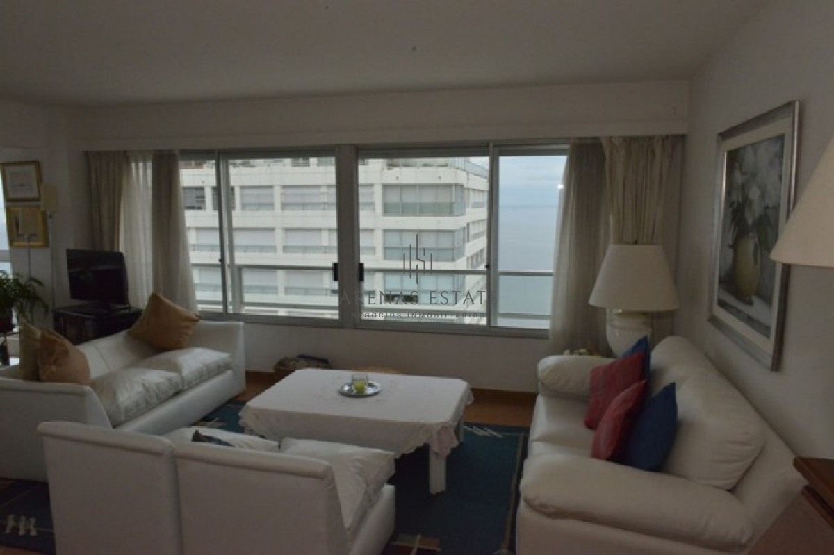 Apartamento ID.2322 - Apartamento en venta de 3 dormitorios en primera linea de la Mansa 