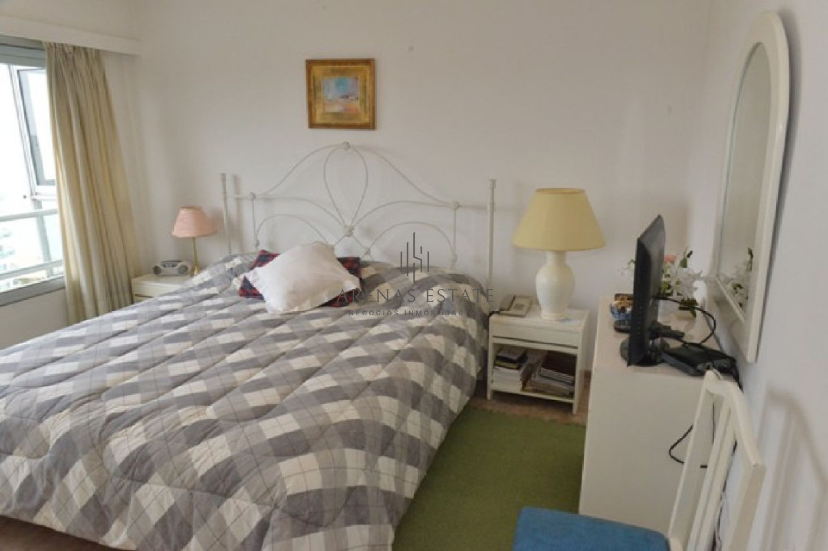 Apartamento ID.2322 - Apartamento en venta de 3 dormitorios en primera linea de la Mansa 