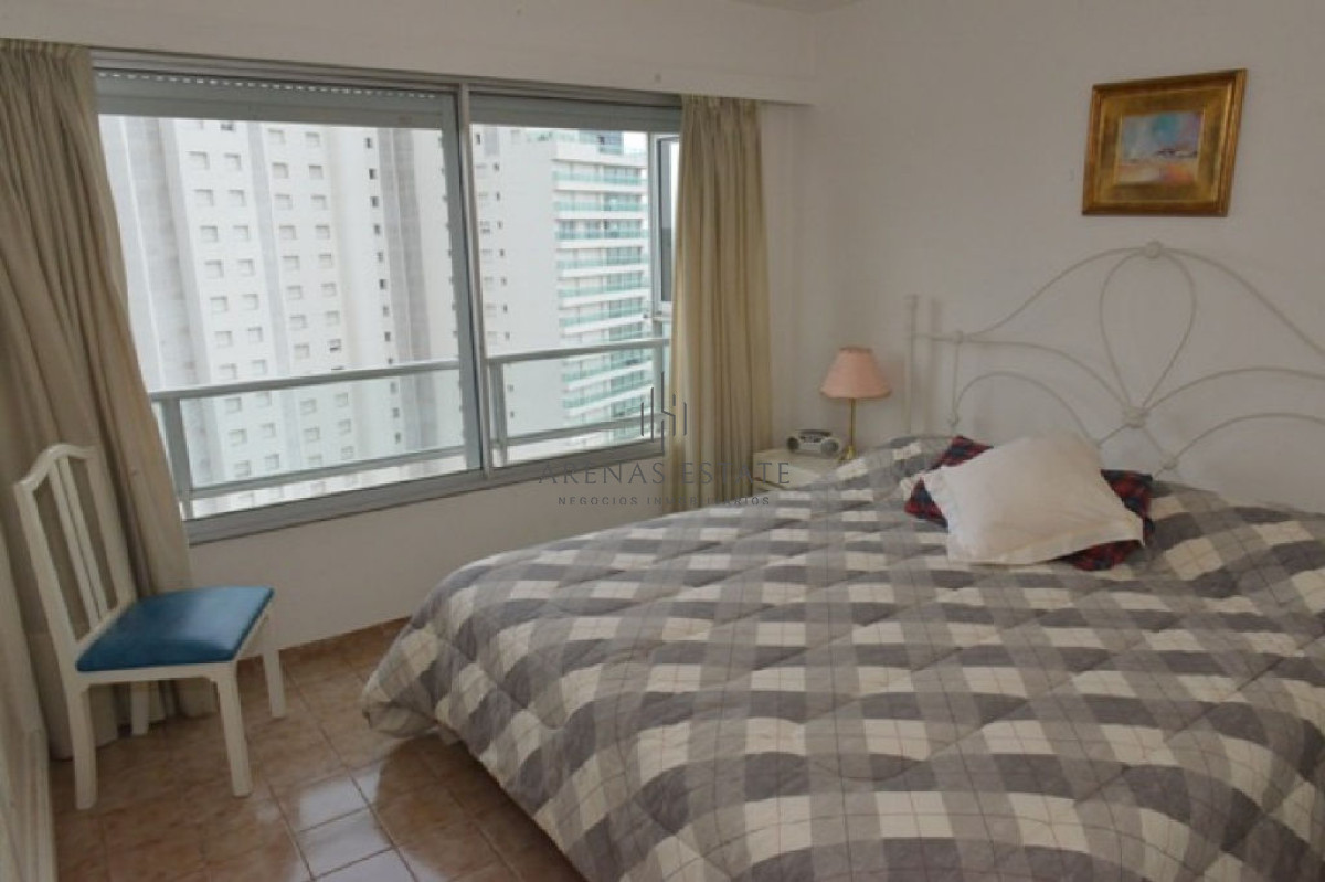 Apartamento ID.2322 - Apartamento en venta de 3 dormitorios en primera linea de la Mansa 