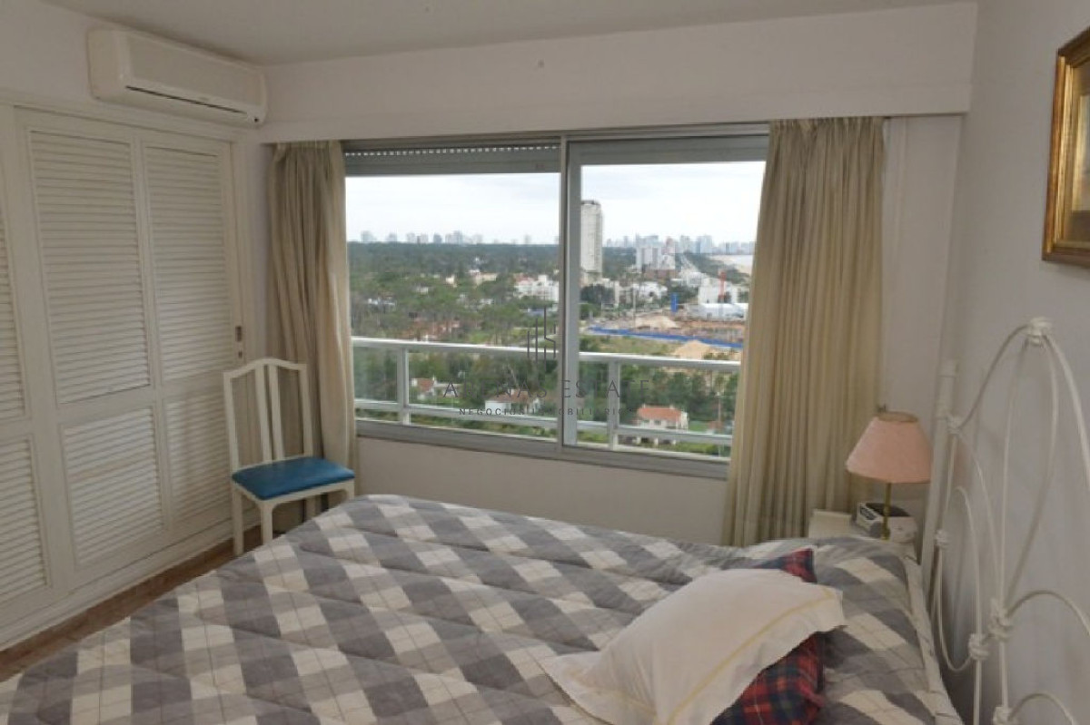 Apartamento ID.2322 - Apartamento en venta de 3 dormitorios en primera linea de la Mansa 
